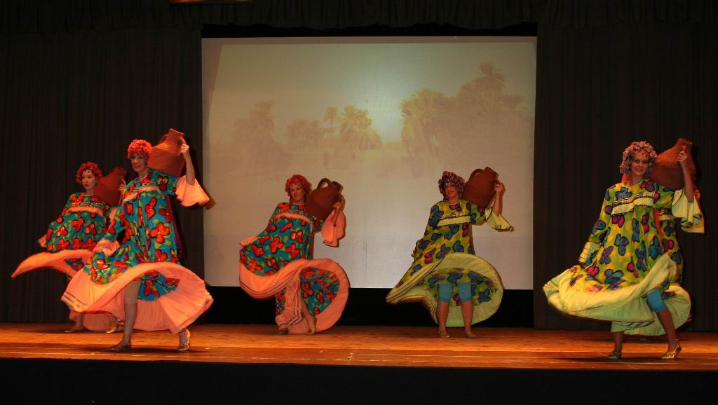 Bauchtanzgruppe  Fellahi Krugtanz